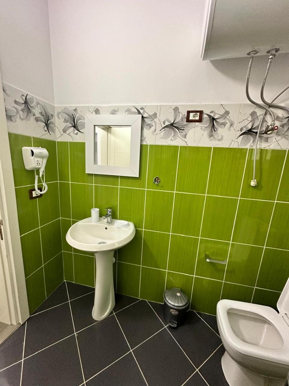 Hostel Leon Берат Экстерьер фото
