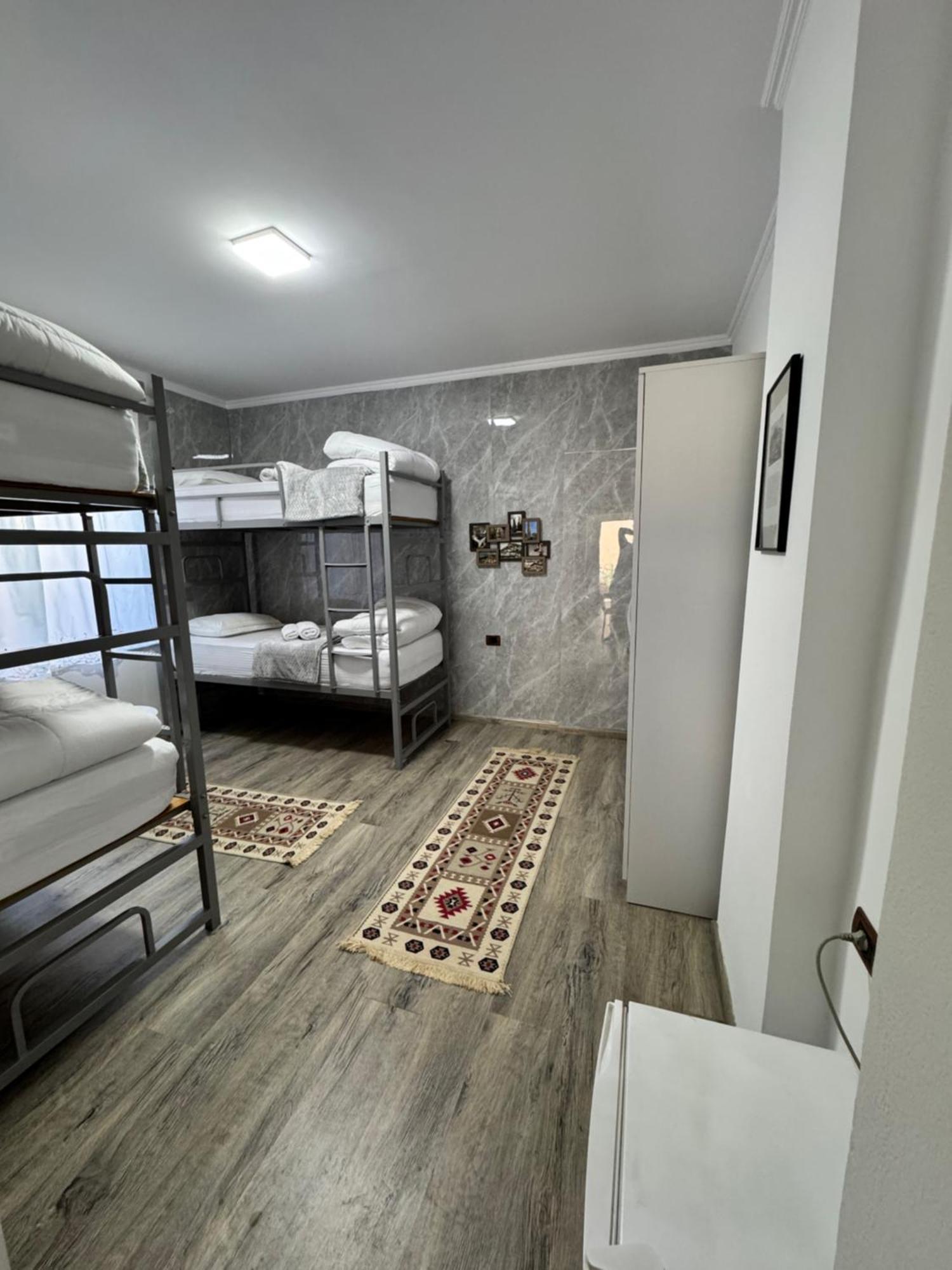 Hostel Leon Берат Экстерьер фото