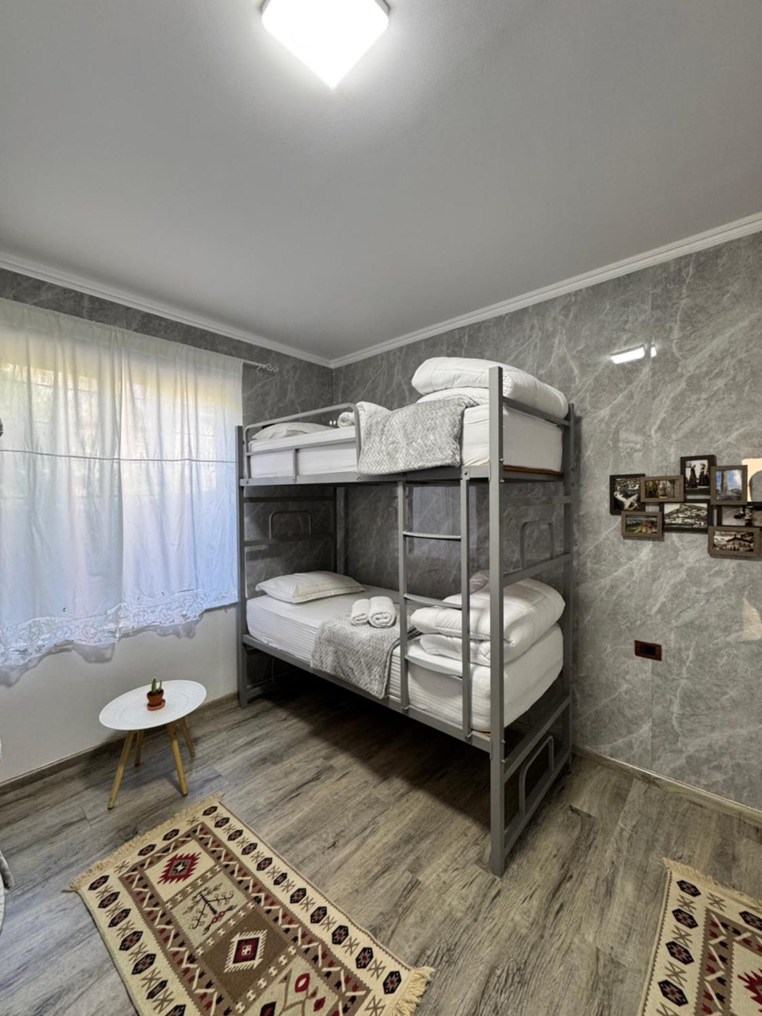 Hostel Leon Берат Экстерьер фото